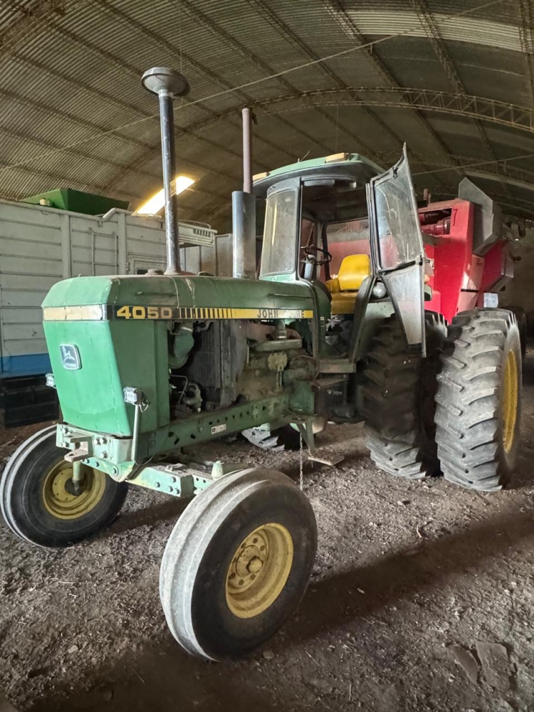 1 Tractor JOHN DEERE 4050, año 1984,