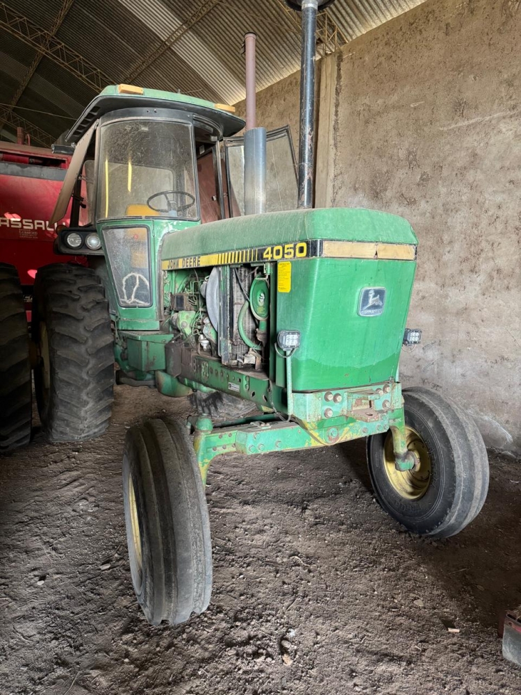 1 Tractor JOHN DEERE 4050, año 1984,
