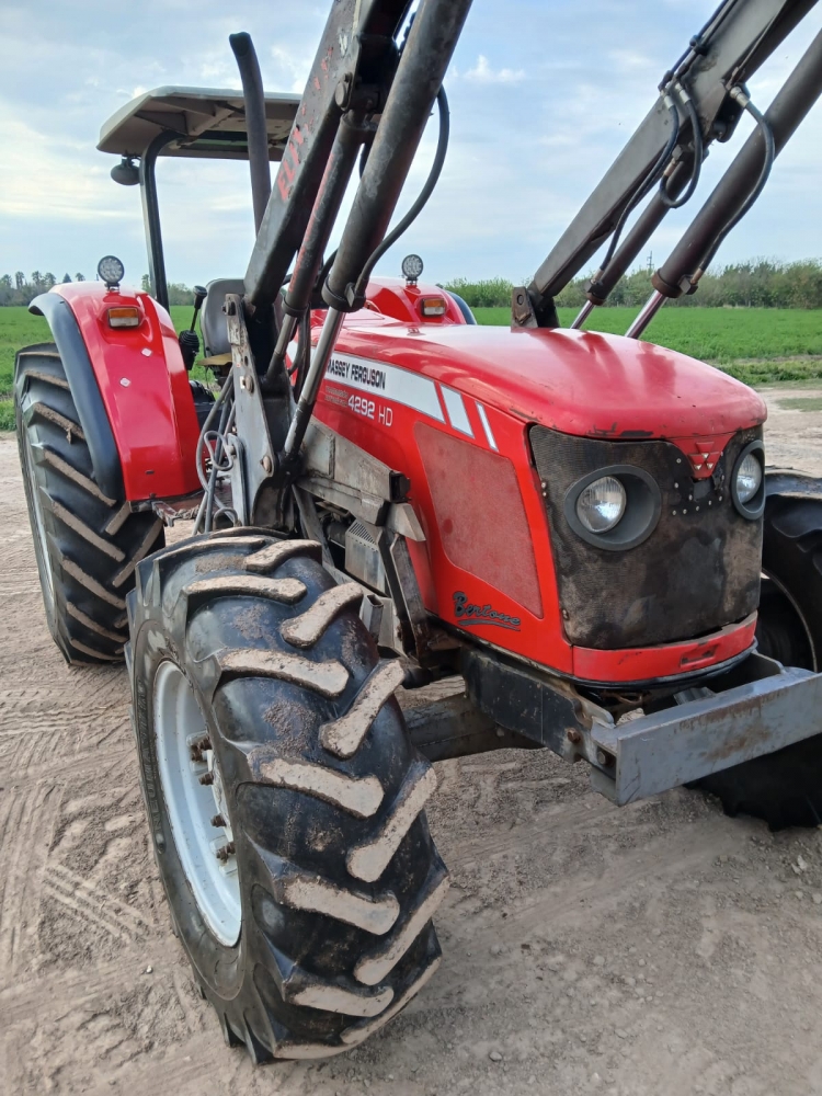 1  Tractor  MASSEY FERGUSON 4292 H.D,  DT,
