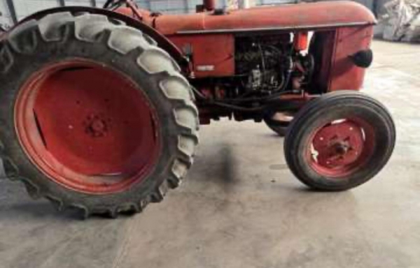 1 Tractor HANOMAG BRILLAN 57