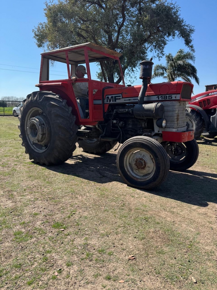 1 Tractor MASSEY FERGUSON 1075