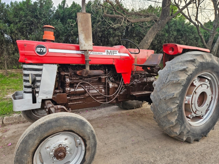 1 Tractor MASSEY FERGUSON 1078,