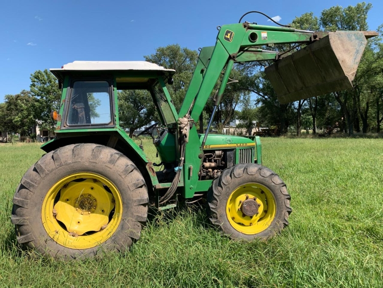 1 Tractor JOHN DEERE 5400 DT, cabina, toma de fuerza,