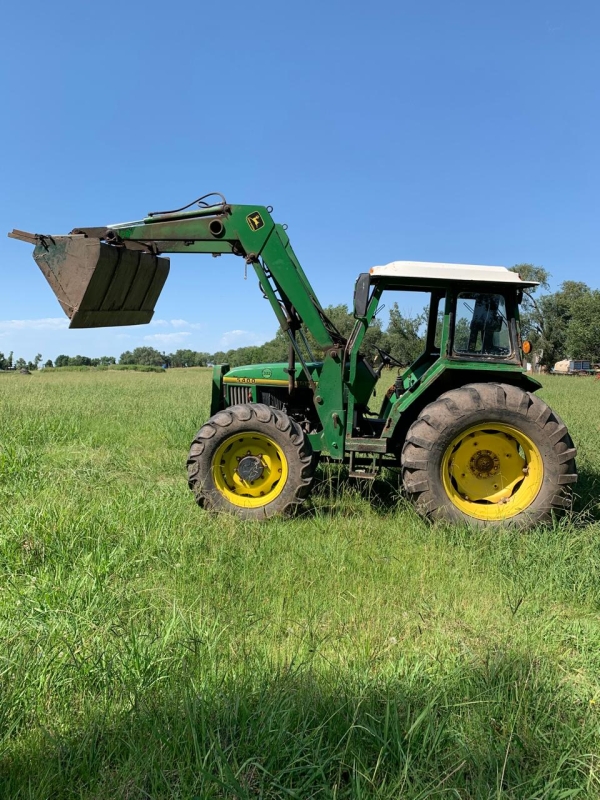 1 Tractor JOHN DEERE 5400 DT, cabina, toma de fuerza,