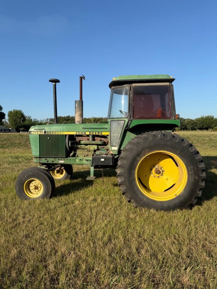 1Tractor JOHN DEERE 4050, con cabina original