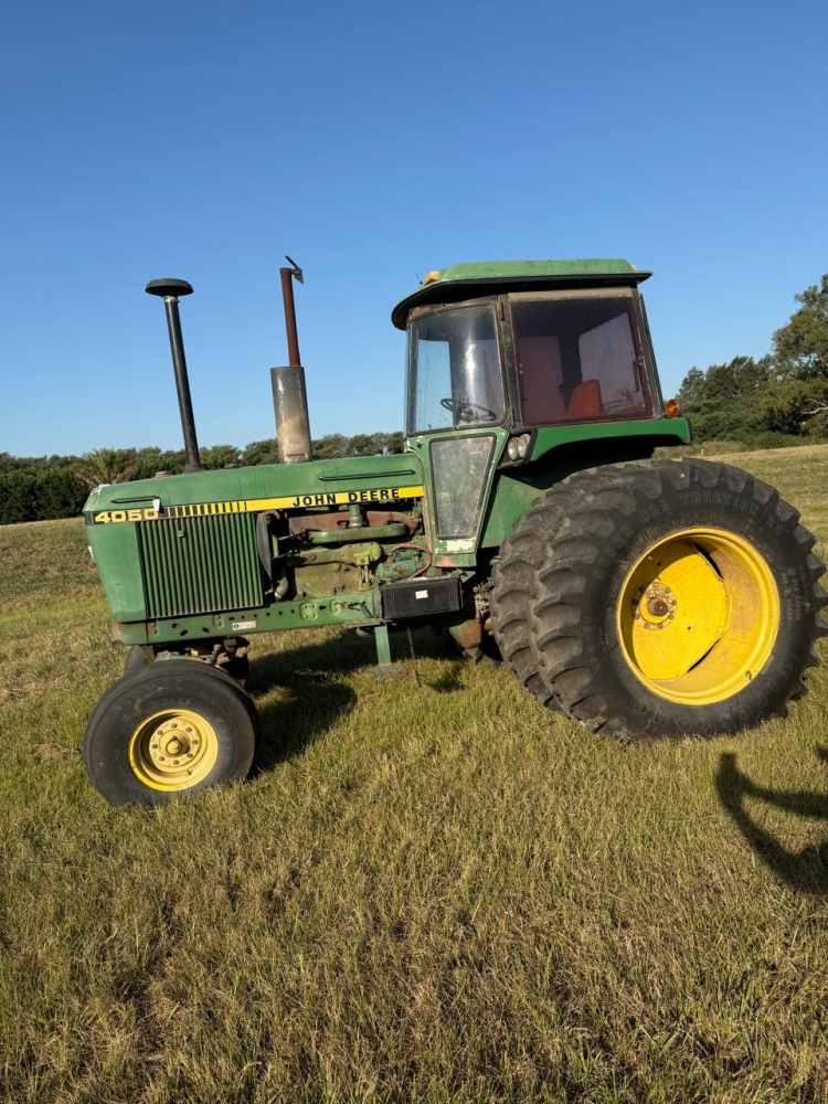 1Tractor JOHN DEERE 4050, con cabina original