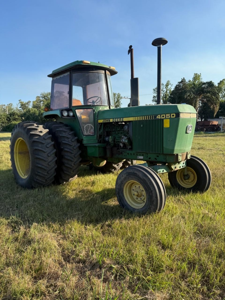 1Tractor JOHN DEERE 4050, con cabina original
