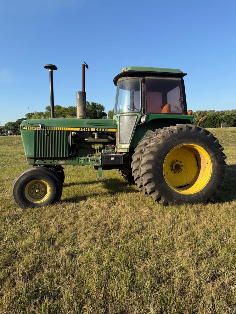 1Tractor JOHN DEERE 4050, con cabina original