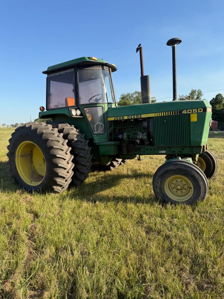 1Tractor JOHN DEERE 4050, con cabina original