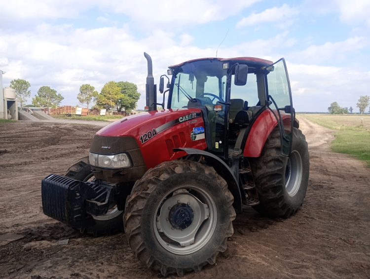 1Tractor CASE FARMALL 120 A