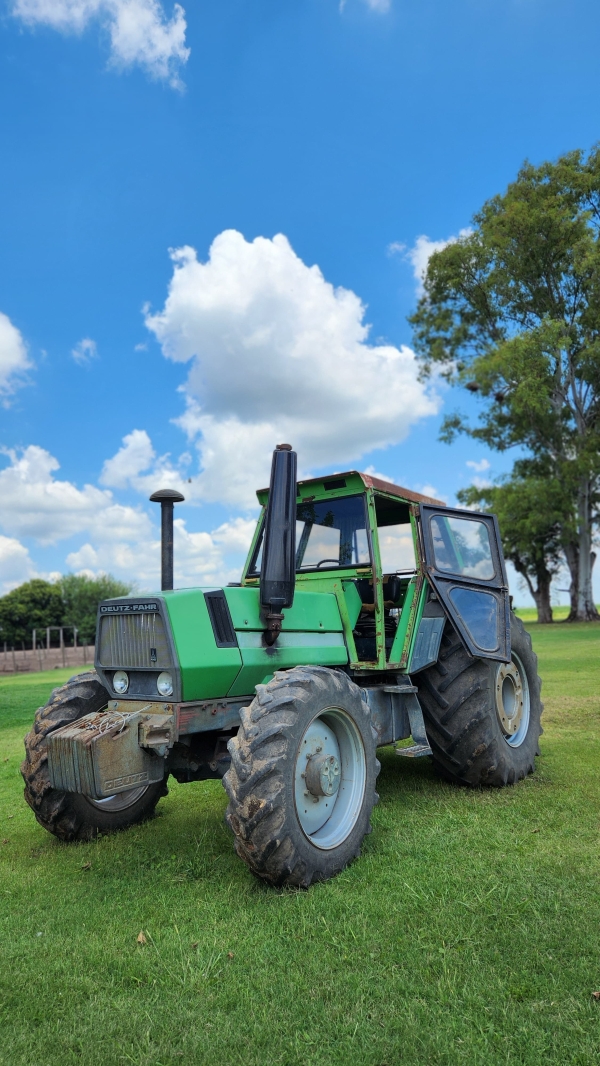 1 Tractor DEUTZ DX 120, DT,