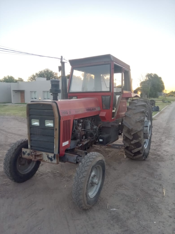 1 Tractor MASSEY FERGUSON 1195