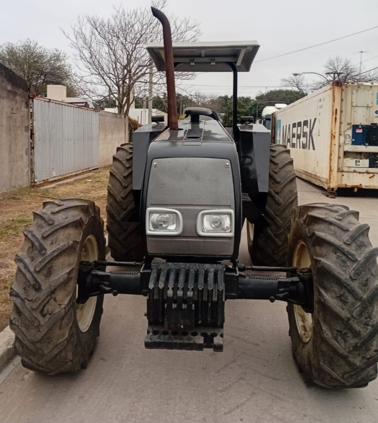 1 Tractor VALTRA BM 100, DT, de 100 H.P.