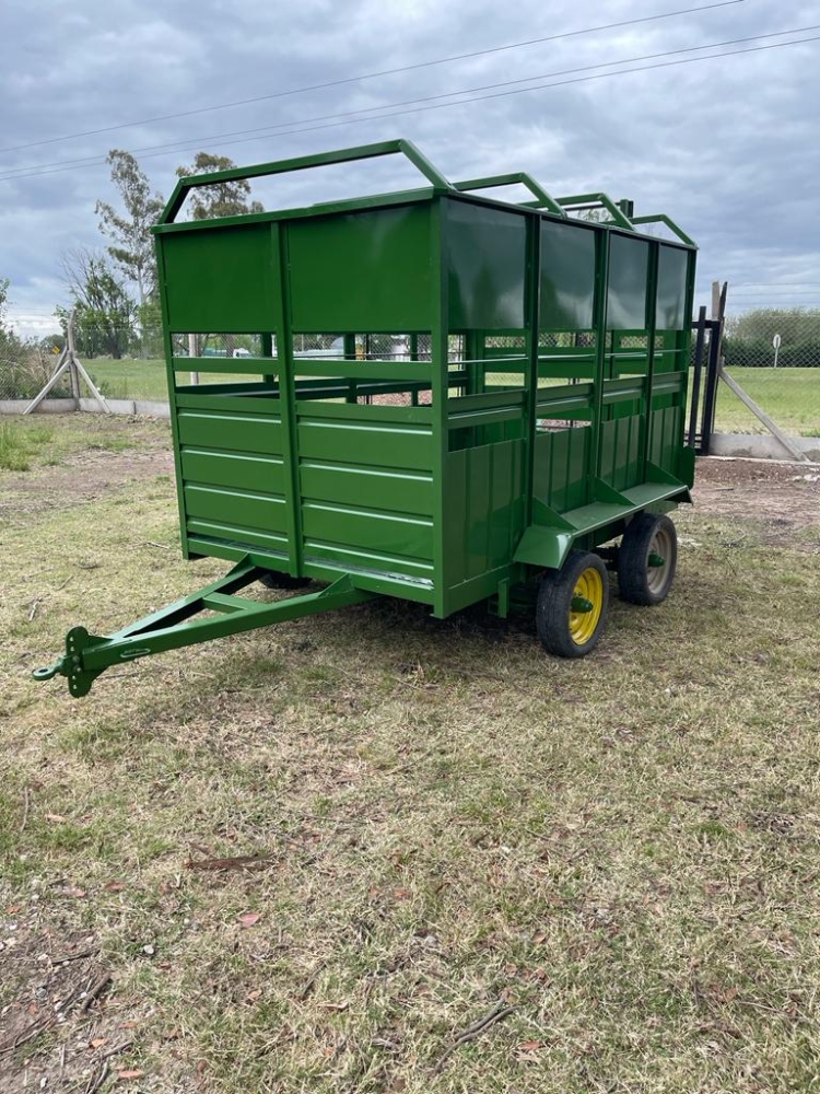 1 Acoplado nuevo para transporte de vacunos,