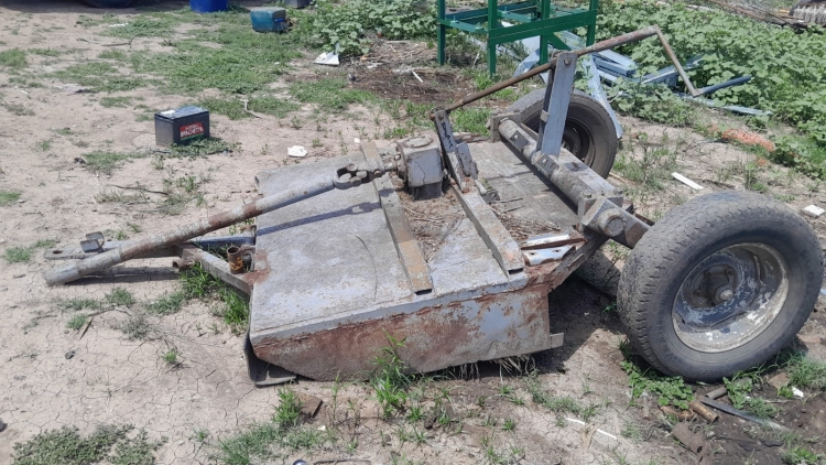 2 Desmalezadoras BURKY y Otra para 3 puntos, de 1 hélice.