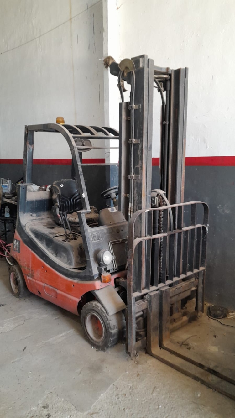 1 Autoelevador LINDE,
