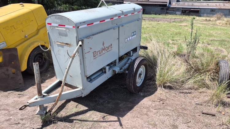 1 Motosoldador, con motor PERKINS 4 